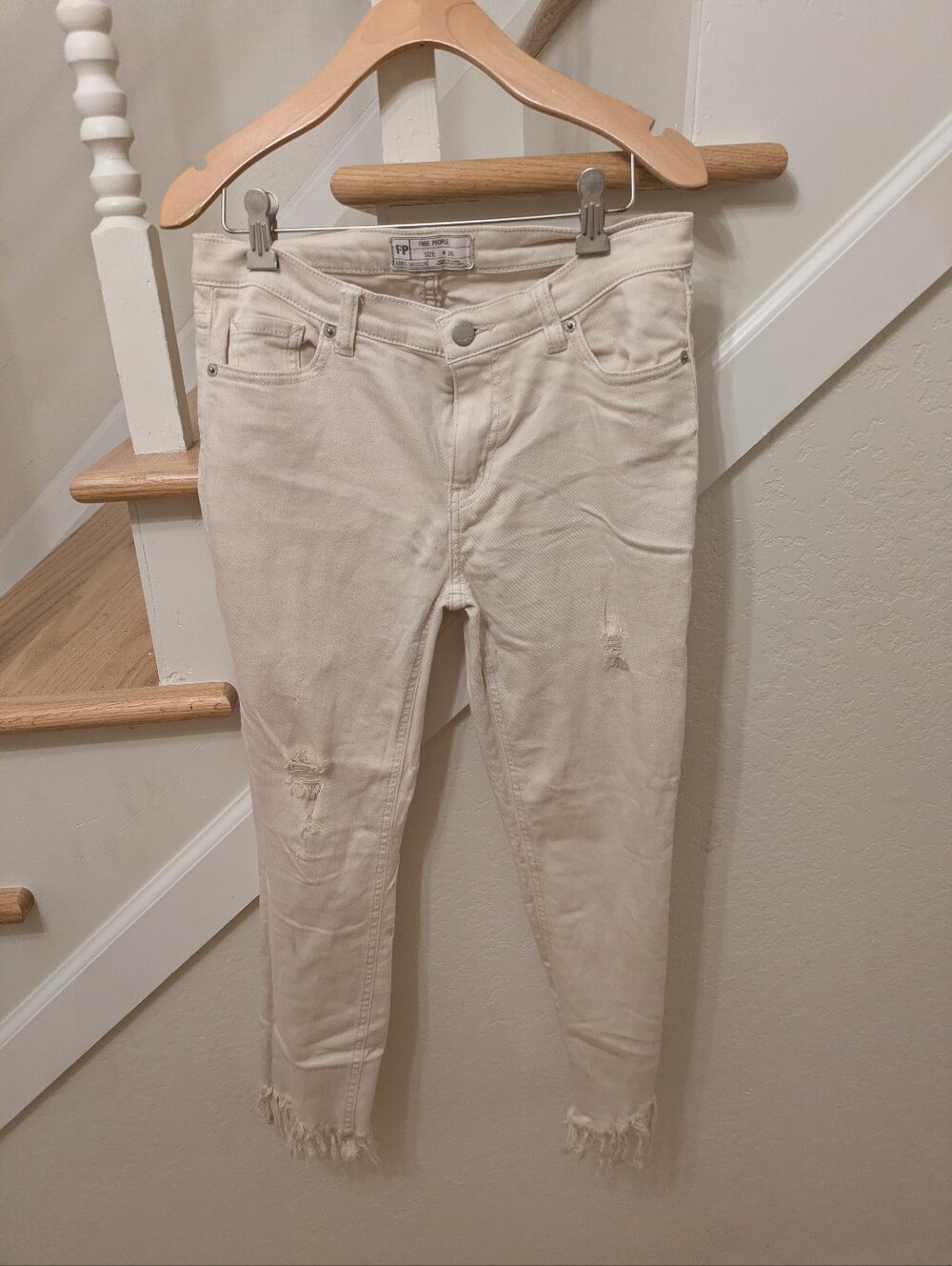 Free People Skinny Women's Jeans - Size 26 - Cream - Distressed - Frayed Hem - Picture 1 of 8